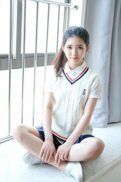 女子喂乌龟火龙果第2天获炫彩神龟